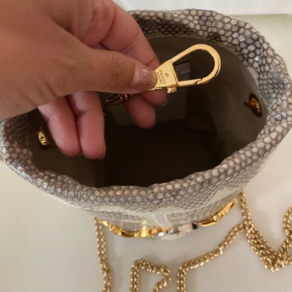 GUCCI BUCKET BAG (AUTHENTIC) - Picture 12 of 16